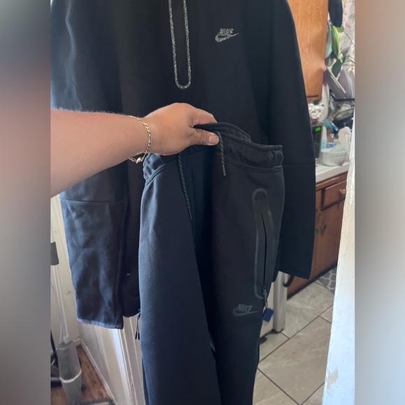 Nike Mens XXL set of sweater and pants 👖